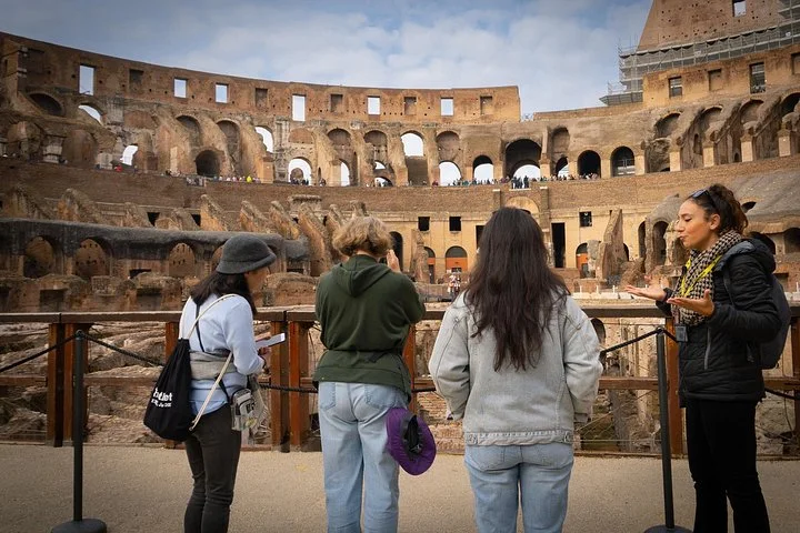 Guide speaking with visitors on the Colosseum arena platform