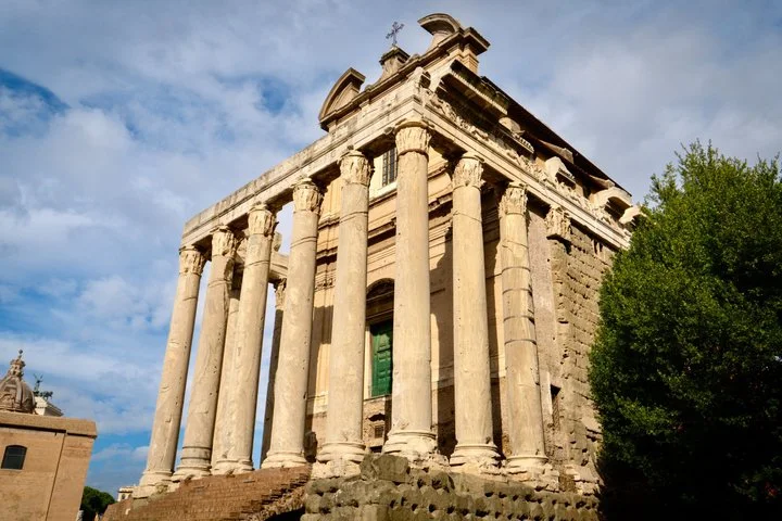 Temple of Antoninus and Faustina beneath a blue sky