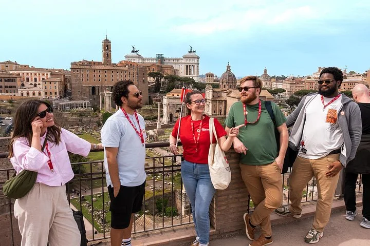 Guide and visitors above the Roman Forum