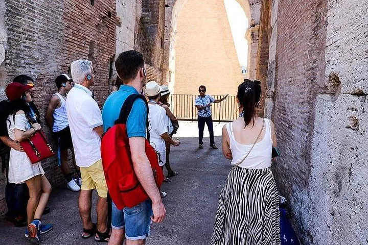 Guide and visitors inside a main Colosseum arcade