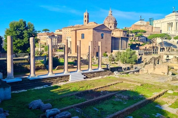 Sunlit columns and paths in the Roman Forum