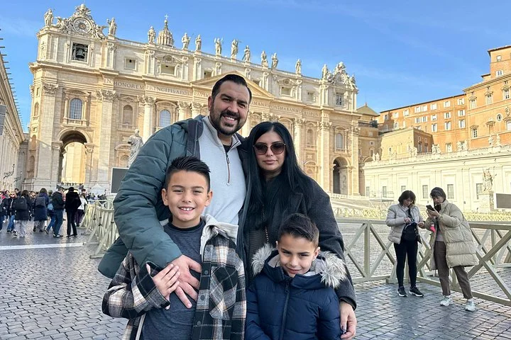 A family outside Saint Peter’s Basilica