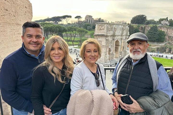 Visitors with the Arch of Constantine behind them